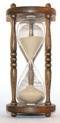 200px-wooden_hourglass_3.jpg